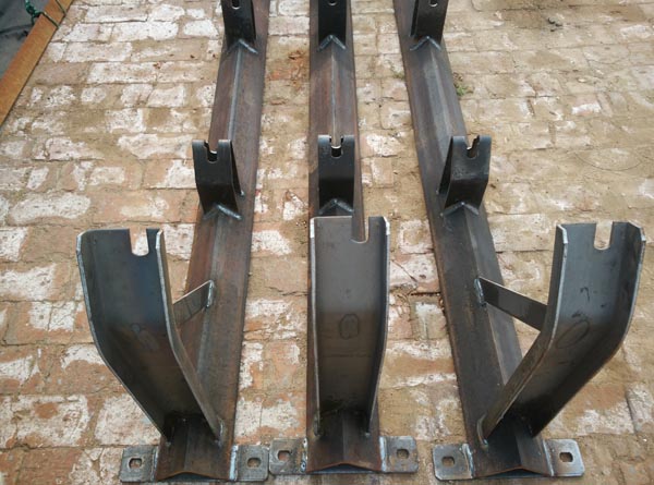 产品名称：Galvanized conveyor roller frame,Galvanizition roller conveyor frame for coal cement