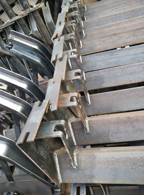 产品名称：SABS conveyor roller frame,B1600mm conveor roller bracket for mining industry
