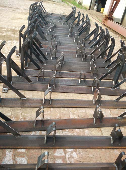产品名称：Trough Idler Roller Frame For Belt Conveyors made in china