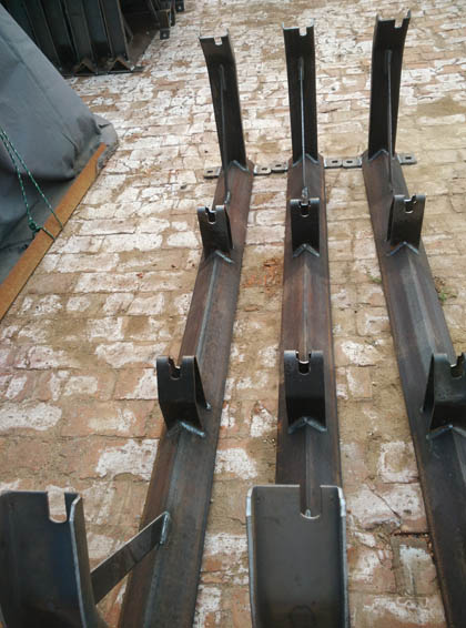 产品名称：belt conveyor idler frame steel material